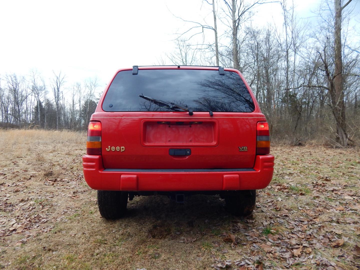 1996 RED /Tan Leather Jeep Grand Cherokee Limited 4WD (1J4GZ78Y6TC) with an 5.2L V8 OHV 16V engine, 4-Speed Automatic Overdrive transmission, located at 6528 Lower York Road, New Hope, PA, 18938, (215) 862-9555, 40.358707, -74.977882 - Here we have a 1996 Jeep Grand Cherokee with a 5.2L V8 putting power to a 4x4 automatic transmission. Options include: tan leather with wood trim, heat/AC, AM/FM/CD/TAPE radio, tilt steering wheel, cruise control, heated front seat, moon roof, power windows/locks/mirrors, roof rack, fog lights, tow - Photo#3